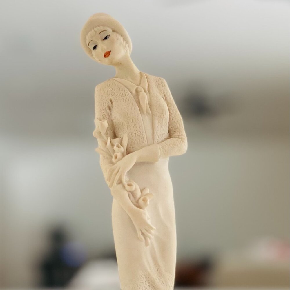 Giuseppe Armani Lady with Flowers Figurine Capodimonte 1987, Florence Italy